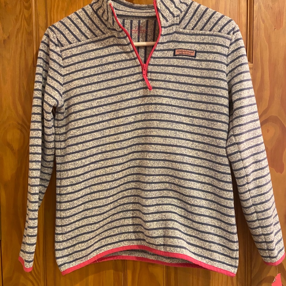 Girls vineyard vines sweatshirt.